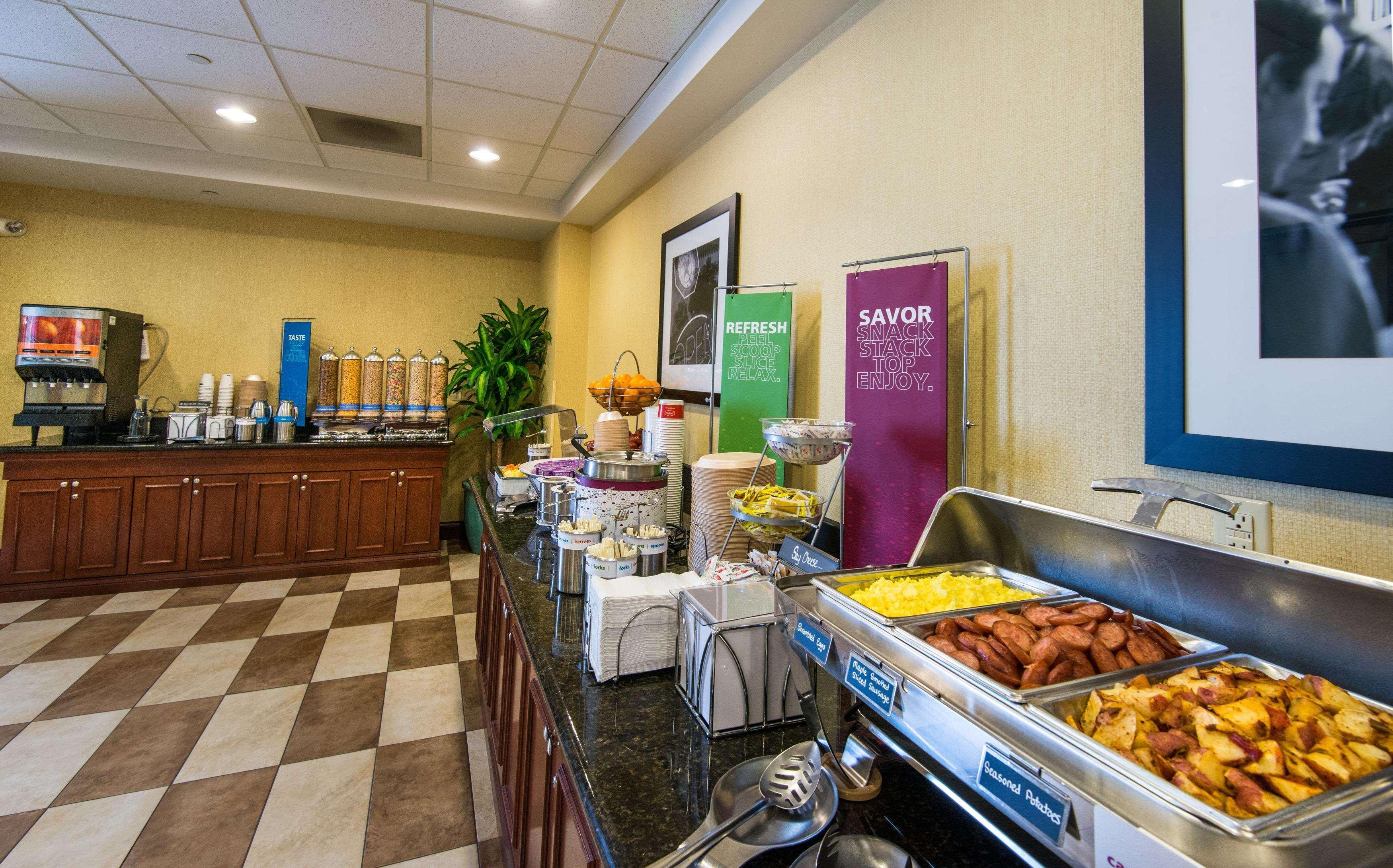 Hampton Inn & Suites Fort Myers-Colonial Boulevard Екстериор снимка