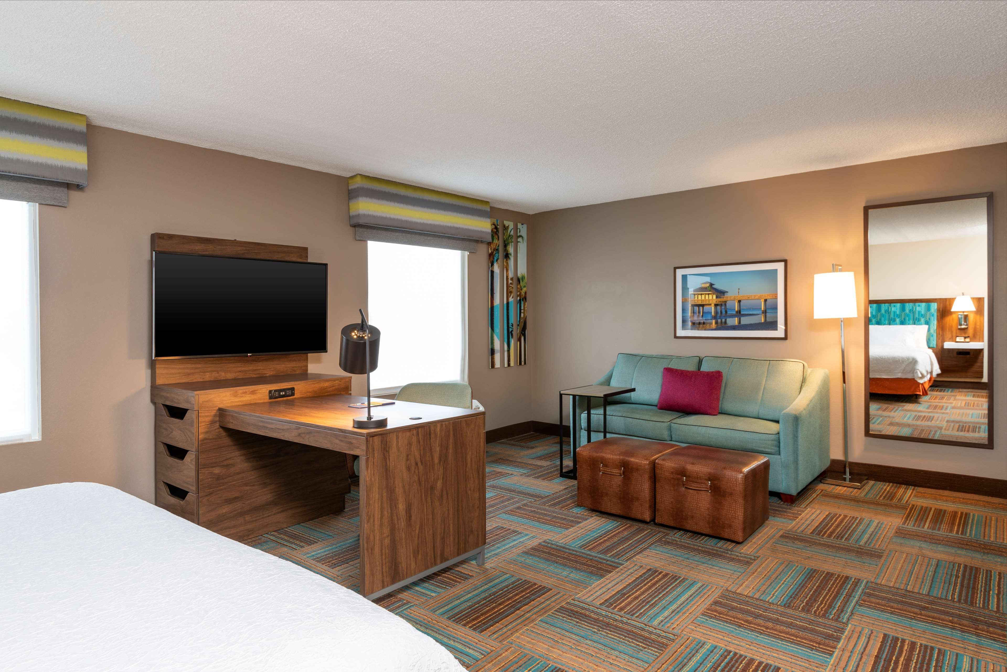 Hampton Inn & Suites Fort Myers-Colonial Boulevard Екстериор снимка