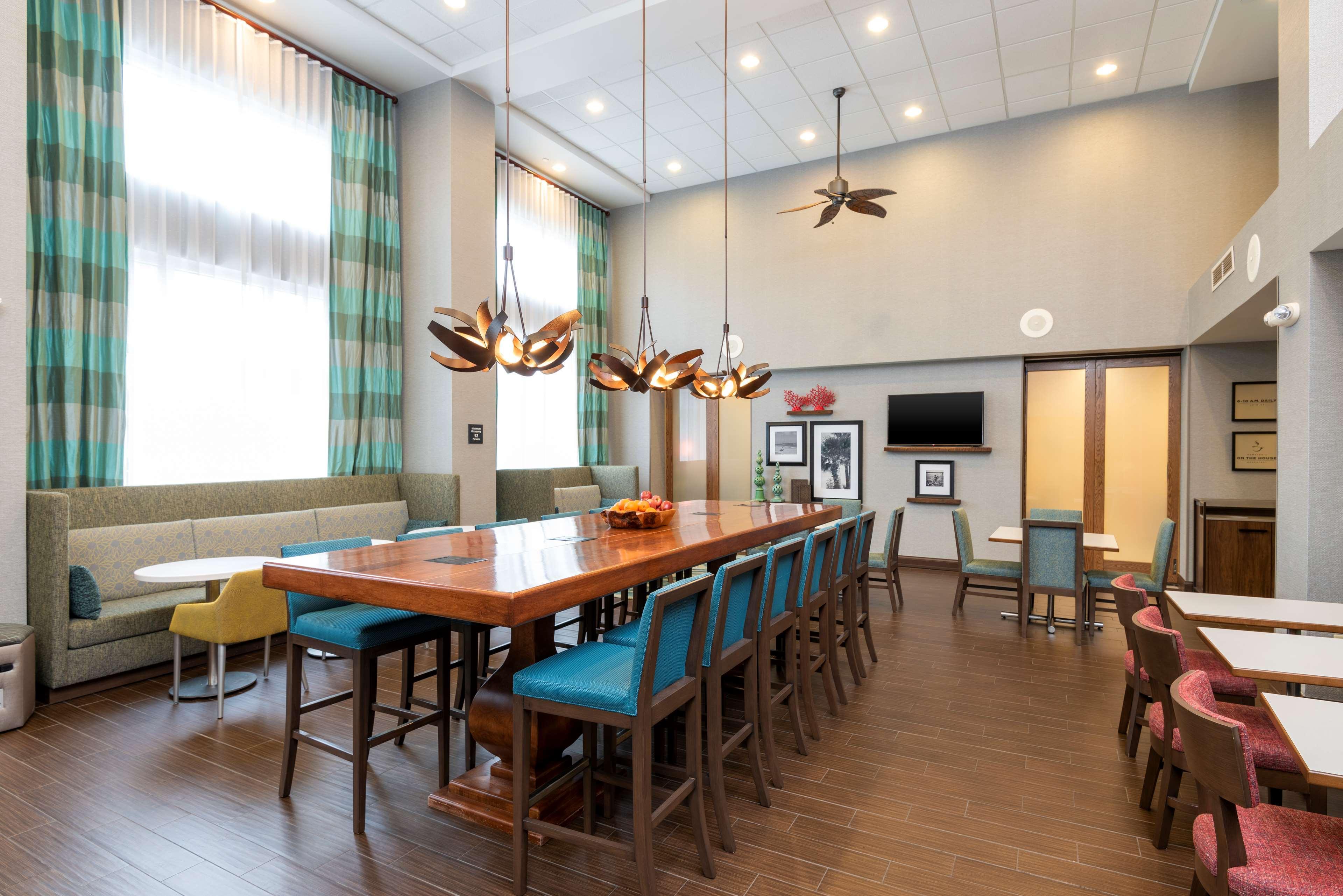 Hampton Inn & Suites Fort Myers-Colonial Boulevard Екстериор снимка