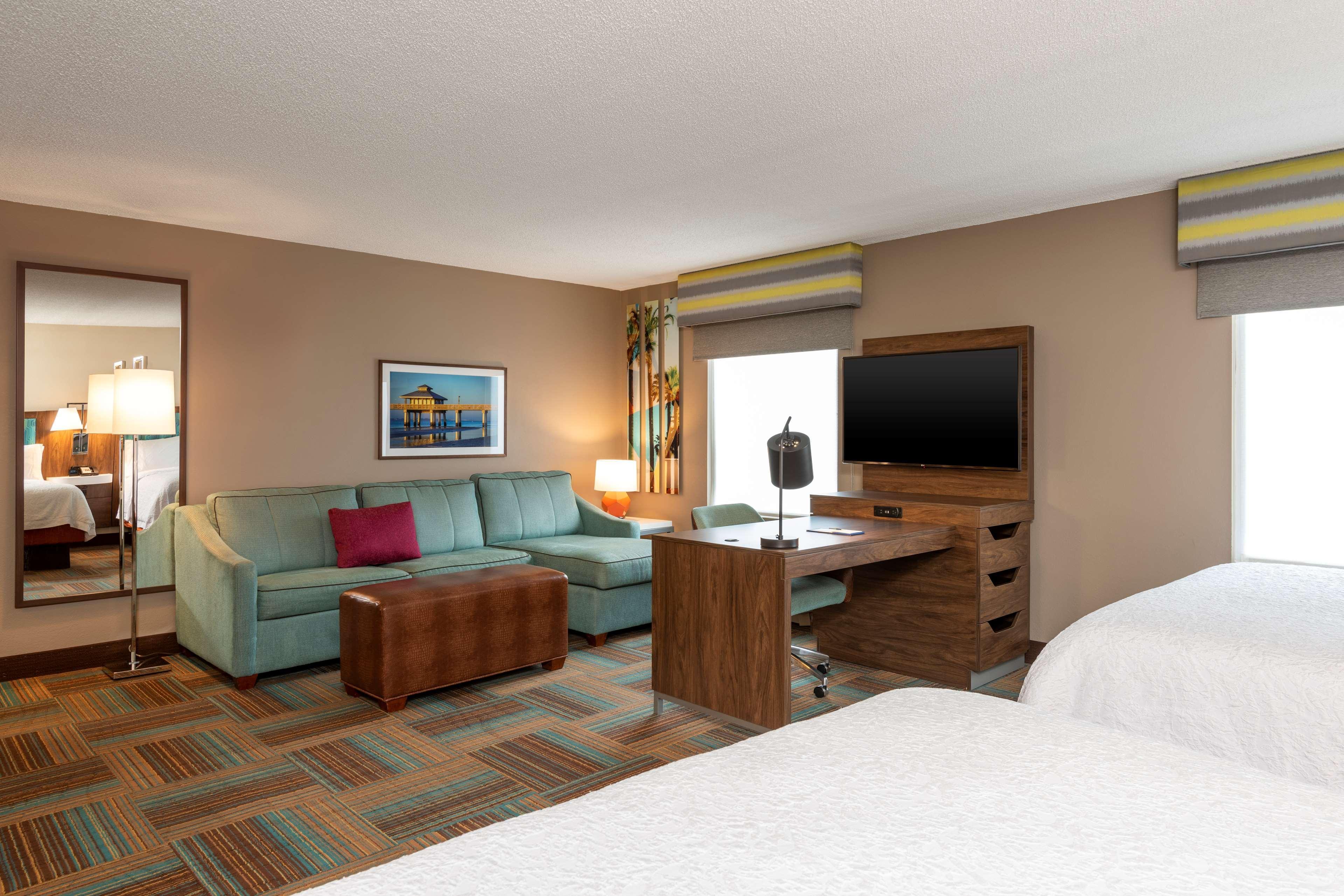 Hampton Inn & Suites Fort Myers-Colonial Boulevard Екстериор снимка