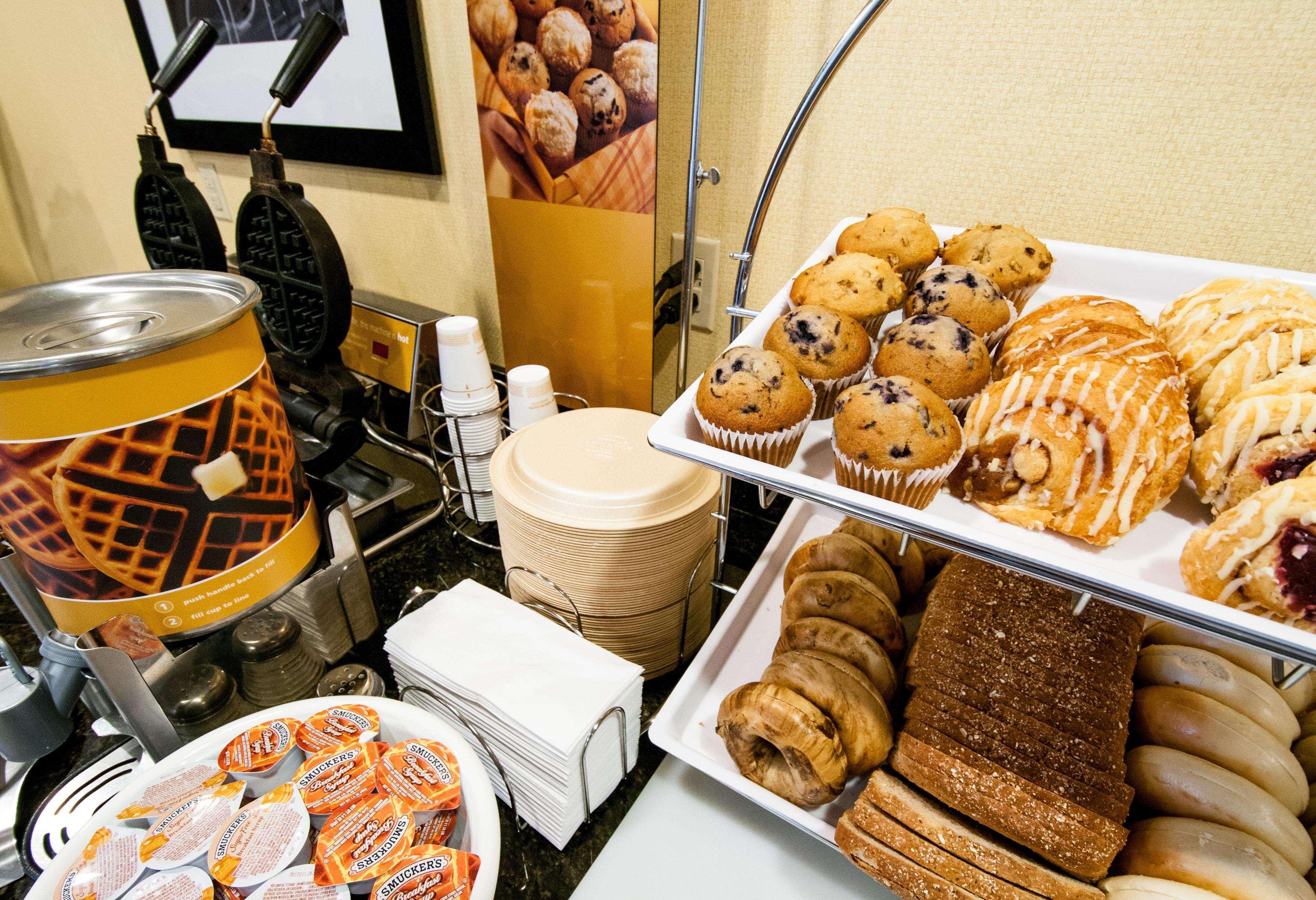 Hampton Inn & Suites Fort Myers-Colonial Boulevard Екстериор снимка