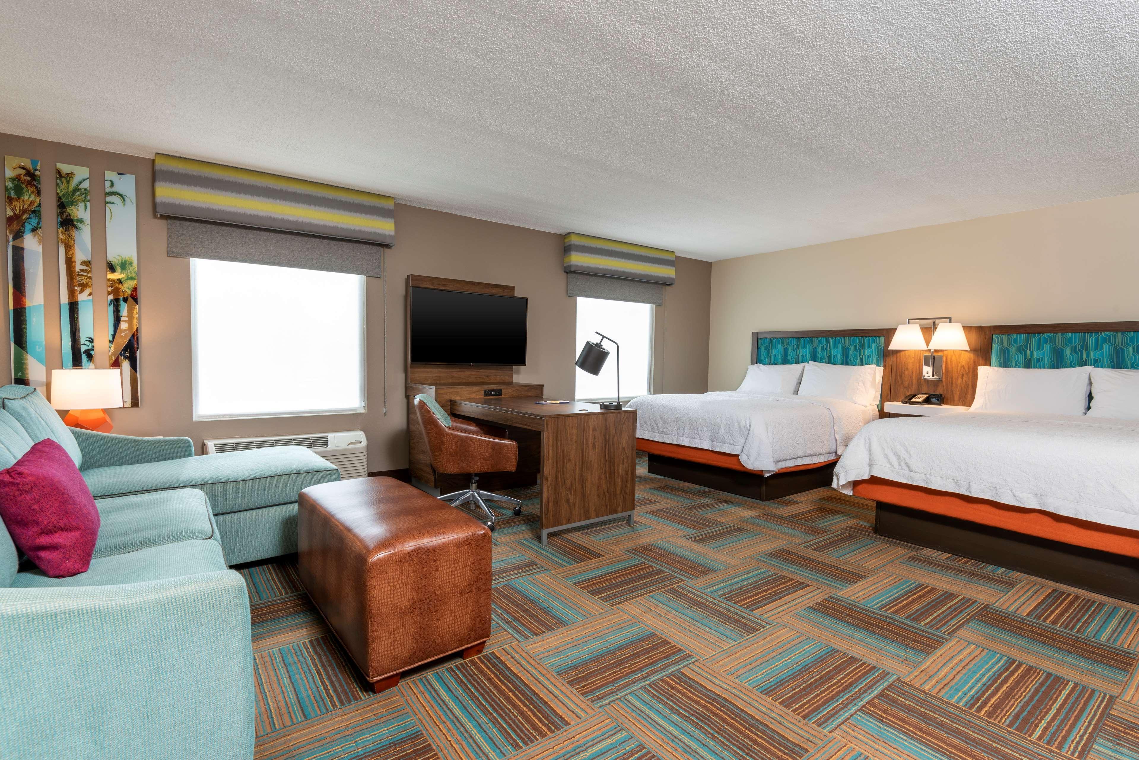 Hampton Inn & Suites Fort Myers-Colonial Boulevard Екстериор снимка