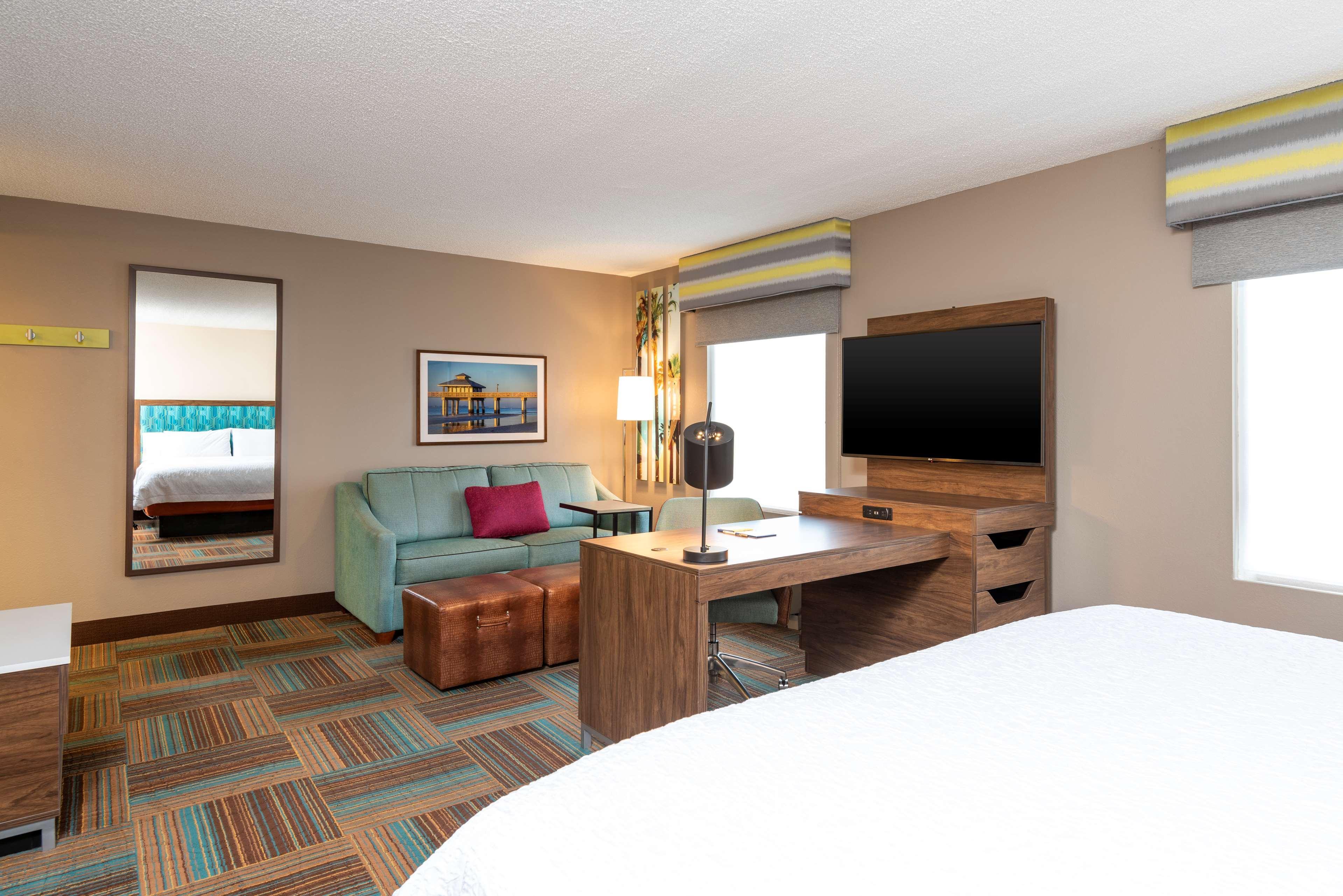 Hampton Inn & Suites Fort Myers-Colonial Boulevard Екстериор снимка