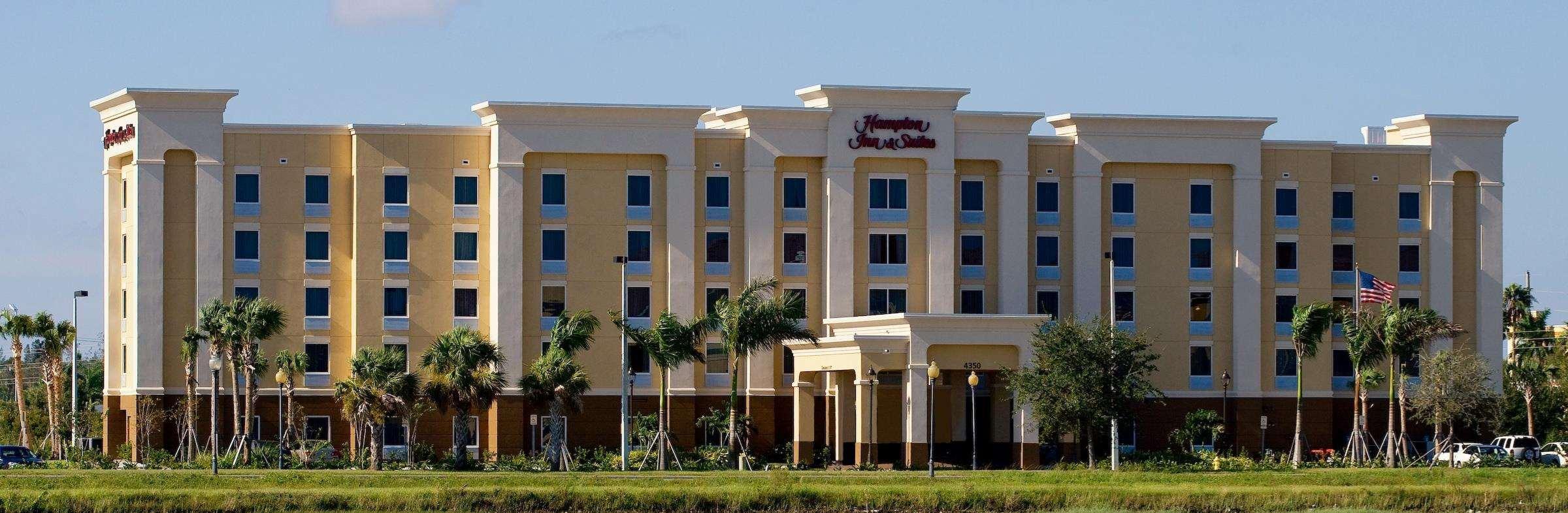 Hampton Inn & Suites Fort Myers-Colonial Boulevard Екстериор снимка