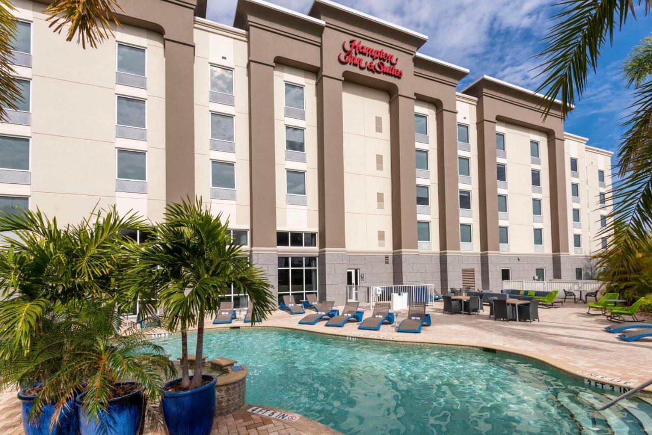Hampton Inn & Suites Fort Myers-Colonial Boulevard Екстериор снимка