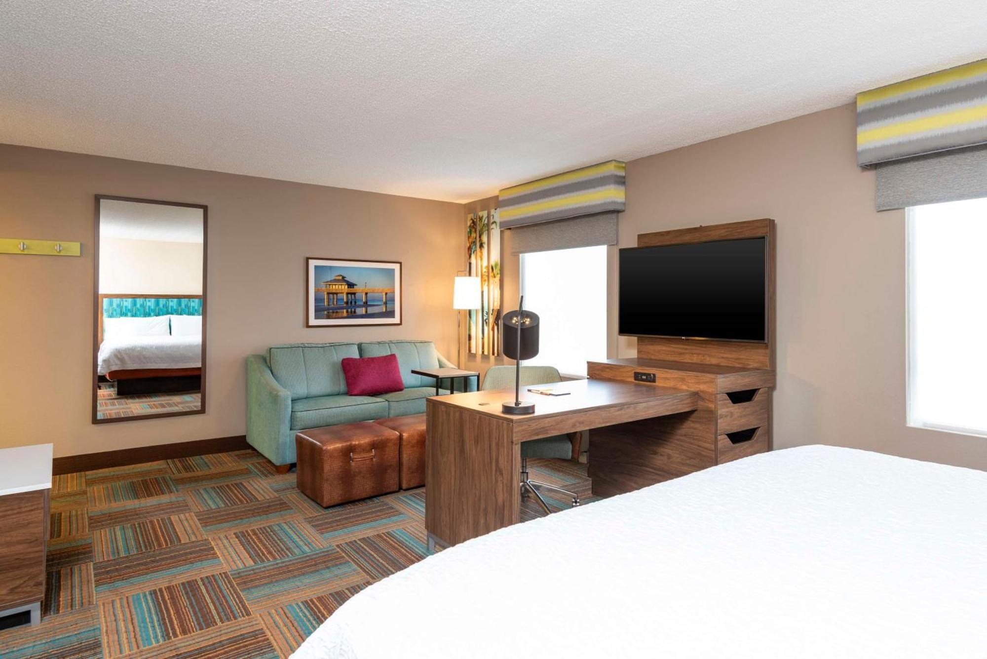 Hampton Inn & Suites Fort Myers-Colonial Boulevard Екстериор снимка