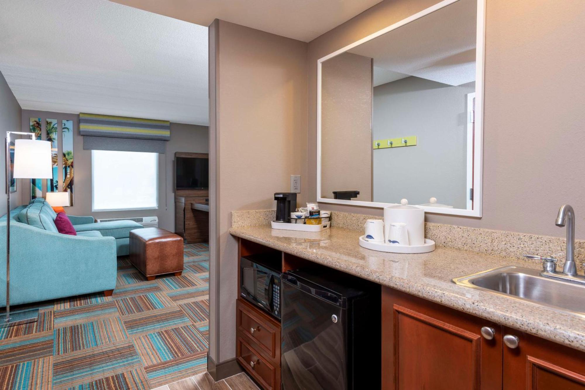 Hampton Inn & Suites Fort Myers-Colonial Boulevard Екстериор снимка