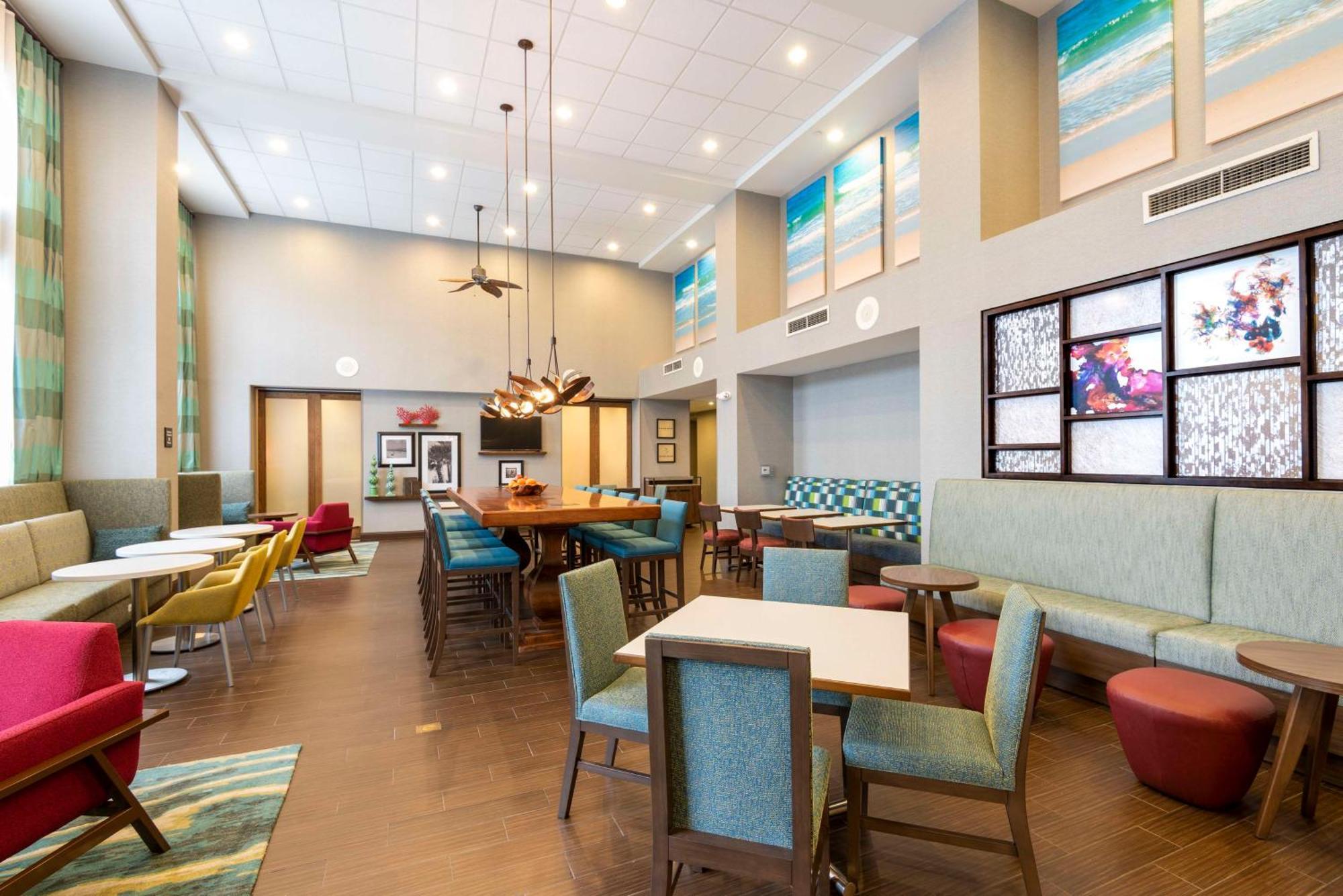 Hampton Inn & Suites Fort Myers-Colonial Boulevard Екстериор снимка